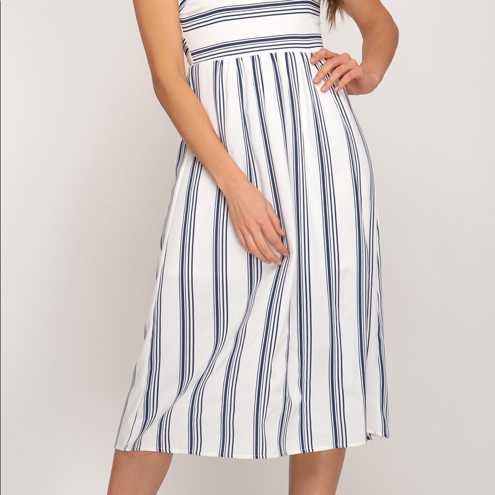 Gorgeous tie midi dress (Runs Small in Bust area) - Picture 3 of 4